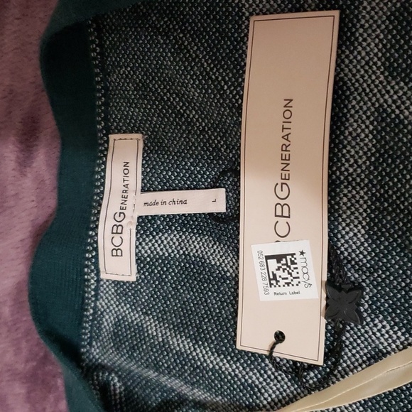 BCBGeneration. NWT. Green & White; Long Sleeves; Buttons; Crop; Sweater..Size L. - Picture 12 of 16